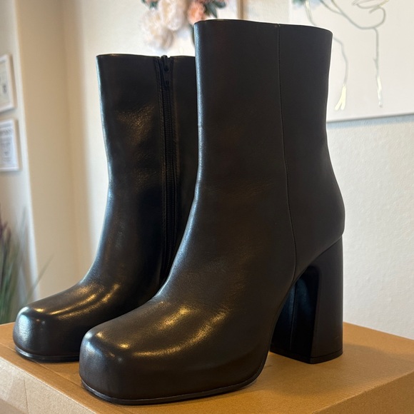 Steve Madden Black Leather Heeled Boots - Picture 4 of 6